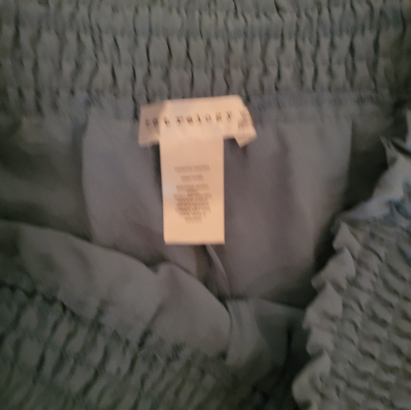 Retreology shorts size small - Picture 2 of 3